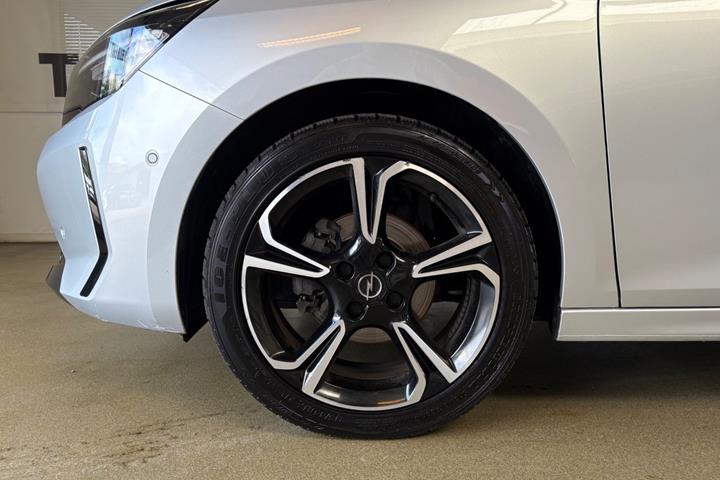 Sølv Opel Corsa fra 2024