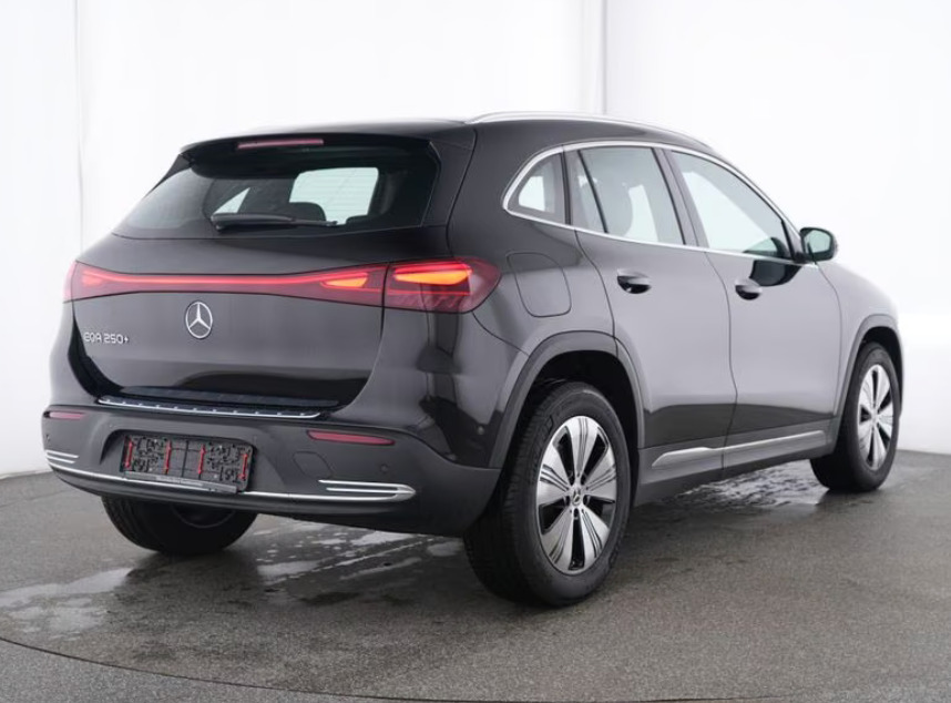 Sort Mercedes EQA250+ fra 2025