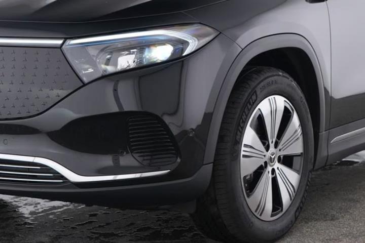 Sort Mercedes EQA250+ fra 2025