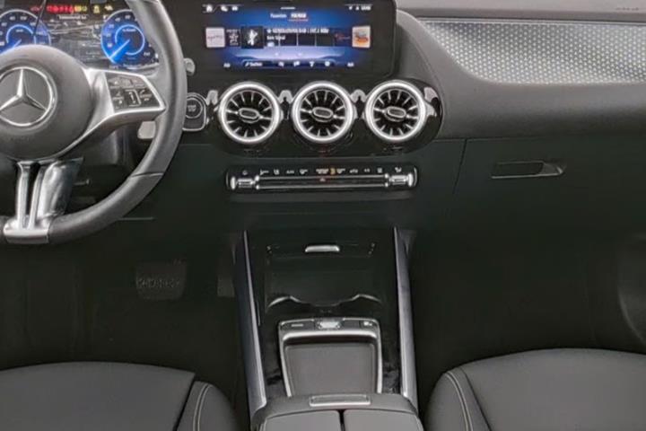 Sort Mercedes EQA250+ fra 2025