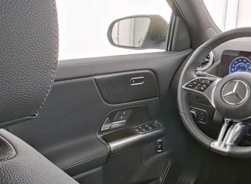 Sort Mercedes EQA250+ fra 2025