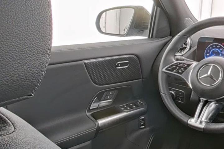 Sort Mercedes EQA250+ fra 2025