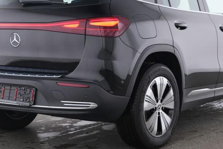 Sort Mercedes EQA250+ fra 2025