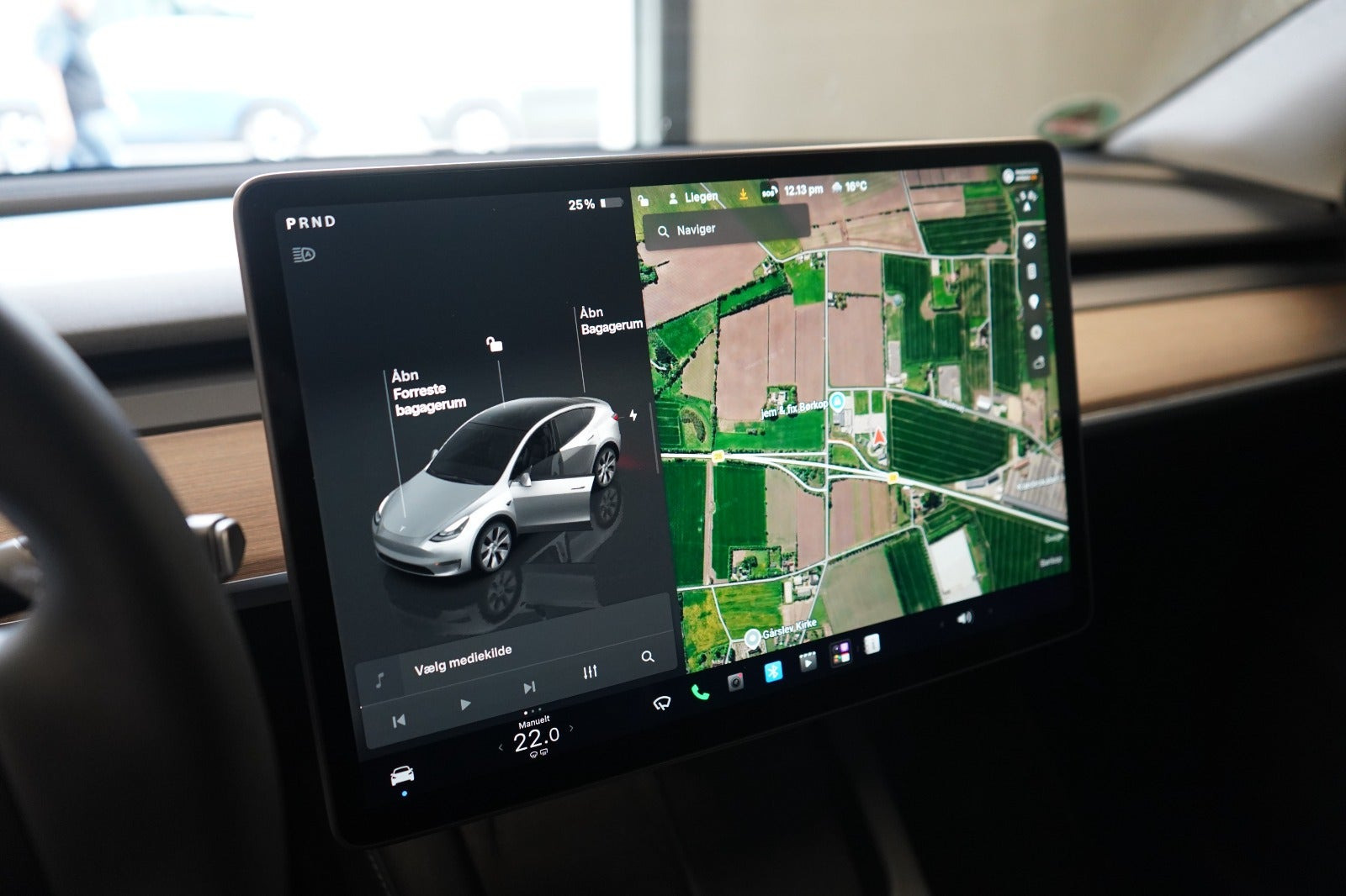 undefined Tesla Model Y fra 2024