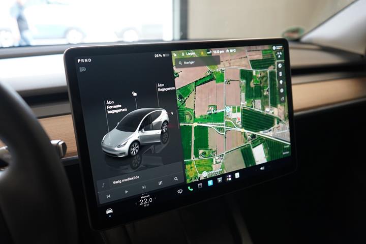 undefined Tesla Model Y fra 2024