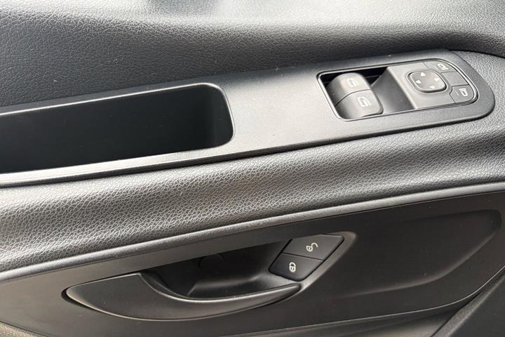 Hvid Mercedes Sprinter 316 fra 2021