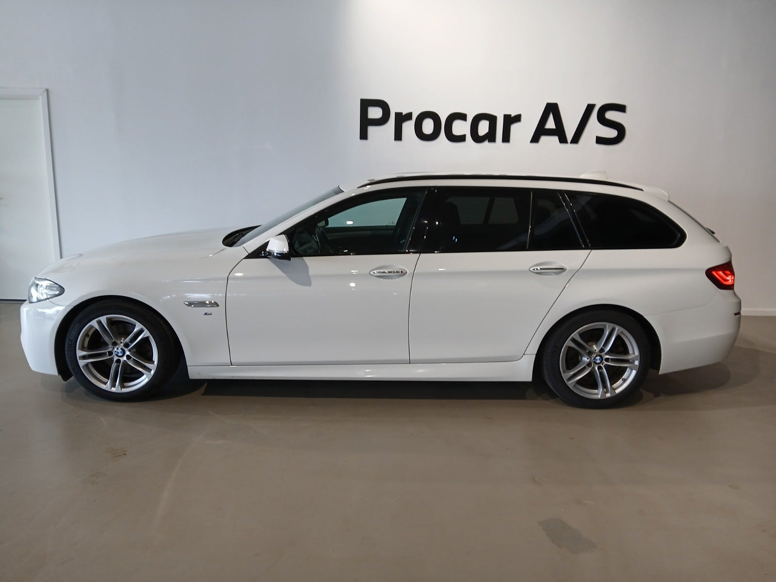 Hvid BMW 520d fra 2016