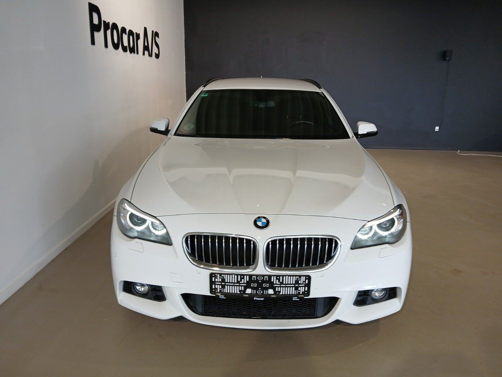 Hvid BMW 520d fra 2016