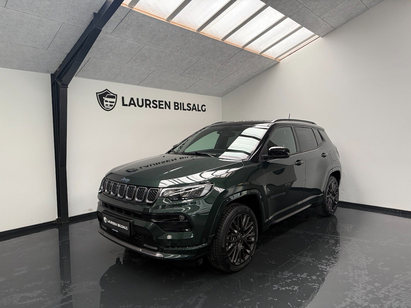 Grøn Jeep Compass fra 2021