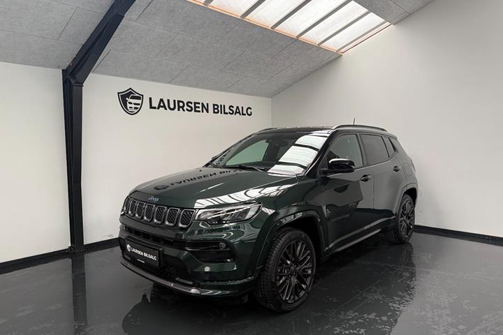 Grøn Jeep Compass fra 2021