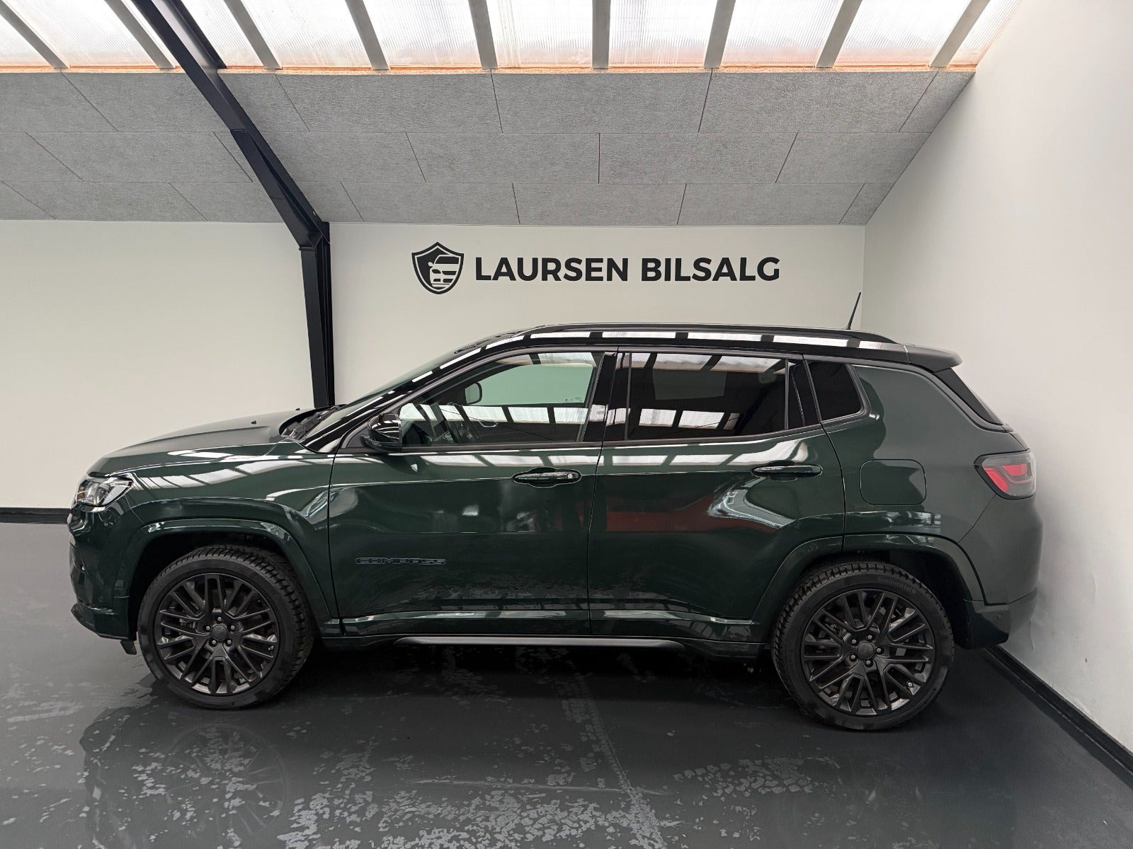 Grøn Jeep Compass fra 2021