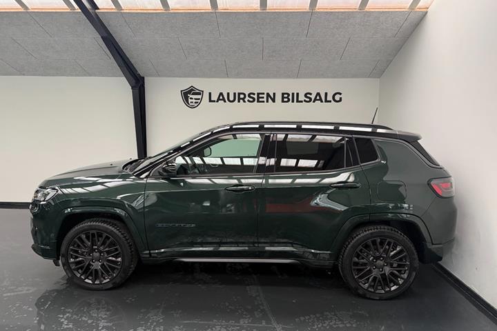 Grøn Jeep Compass fra 2021