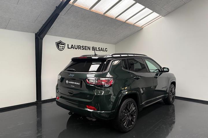 Grøn Jeep Compass fra 2021