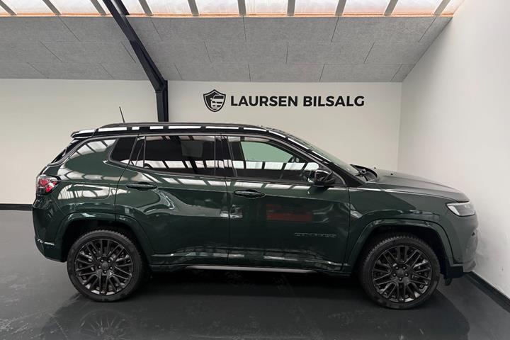 Grøn Jeep Compass fra 2021