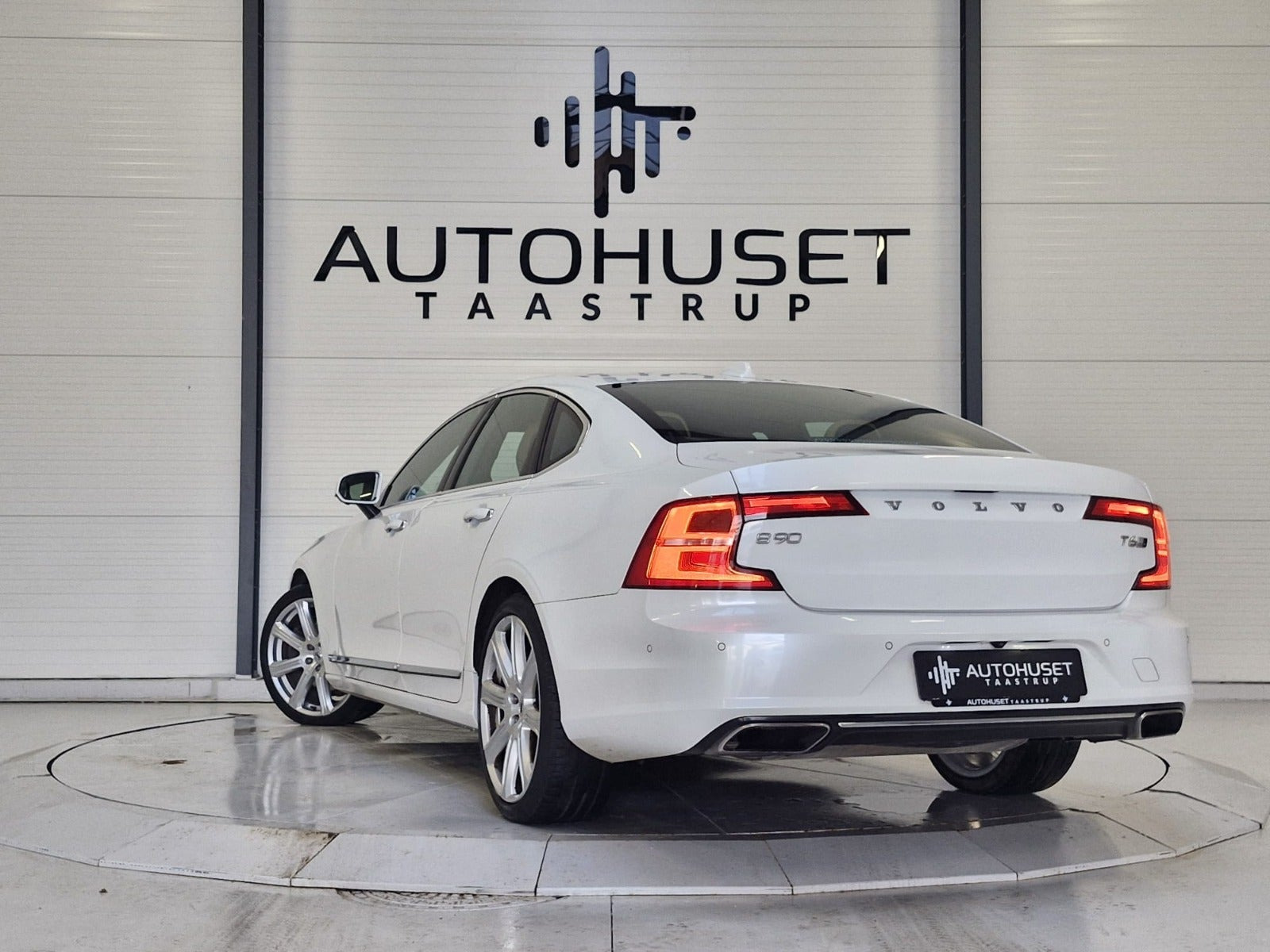 Hvid Volvo S90 fra 2017