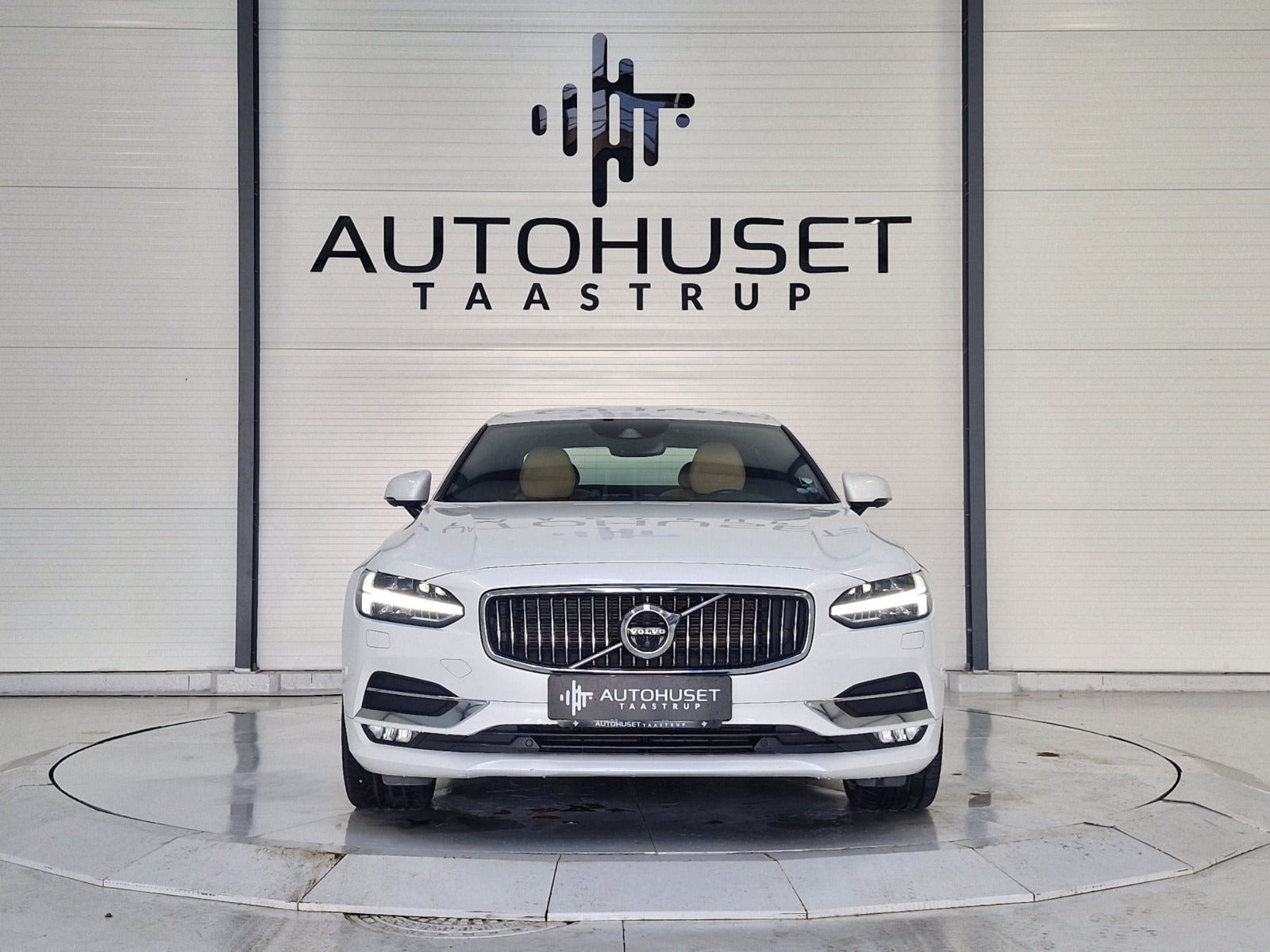 Hvid Volvo S90 fra 2017