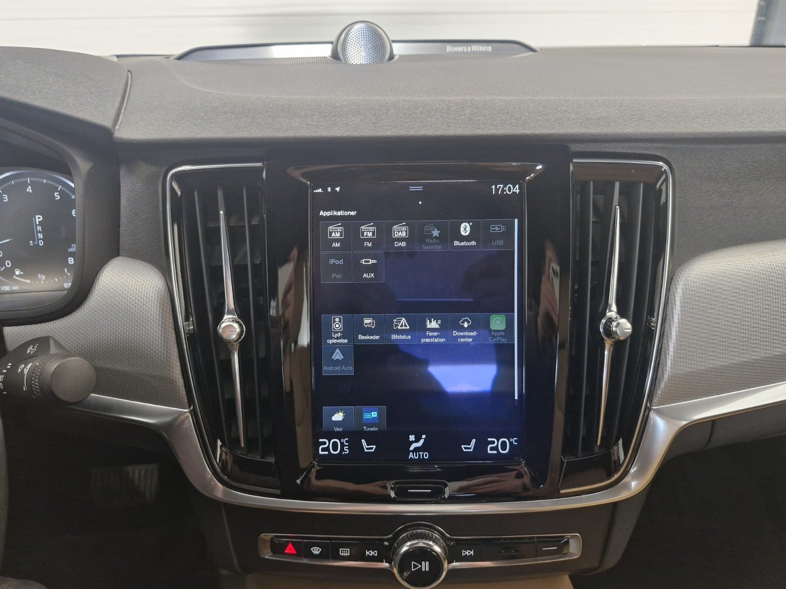 Hvid Volvo S90 fra 2017