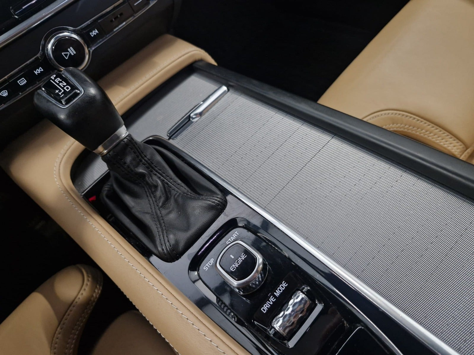 Hvid Volvo S90 fra 2017