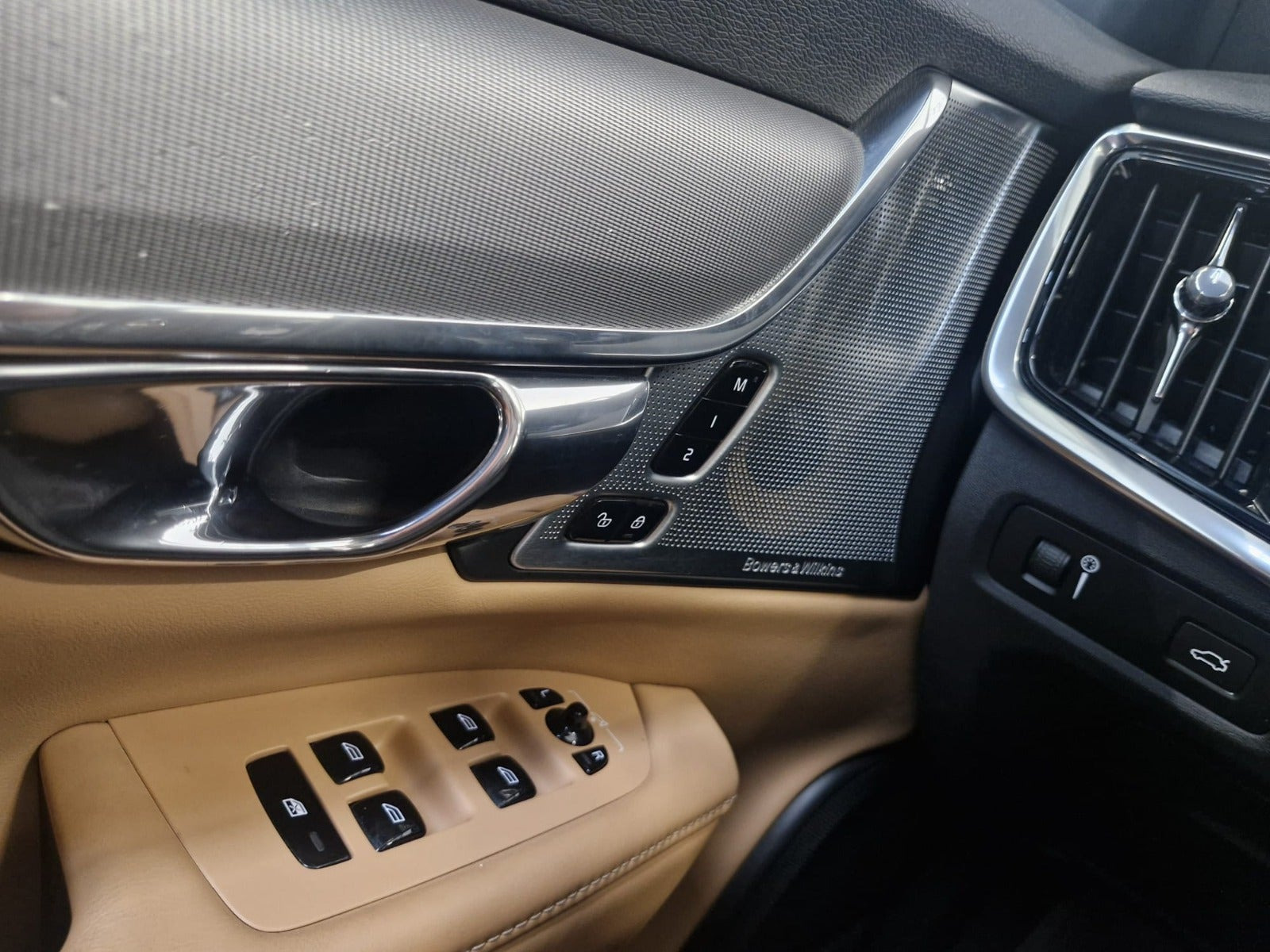 Hvid Volvo S90 fra 2017