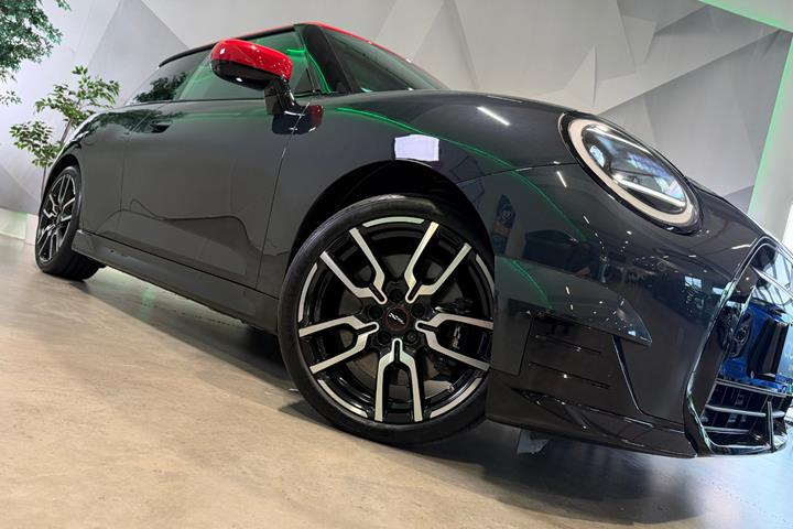 Grå Mini Cooper SE fra 2024