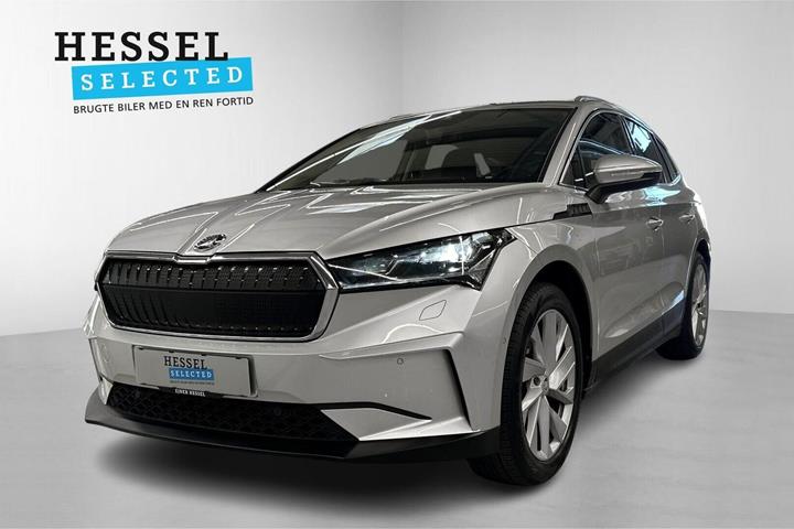 Sølv Skoda Enyaq fra 2022 set udefra