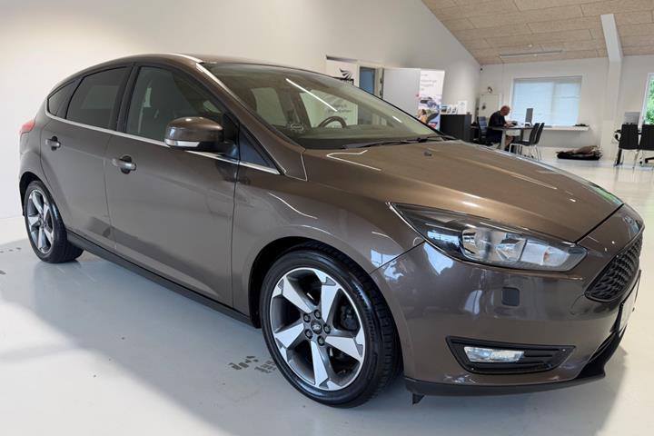 Brun Ford Focus fra 2016