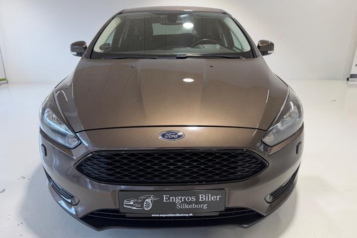 Brun Ford Focus fra 2016
