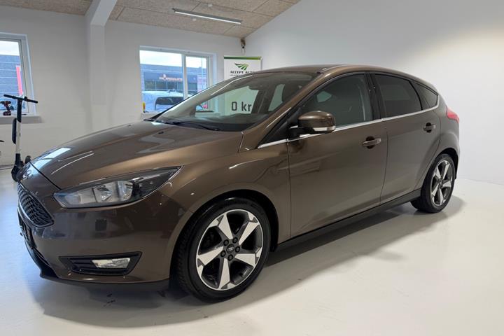 Brun Ford Focus fra 2016