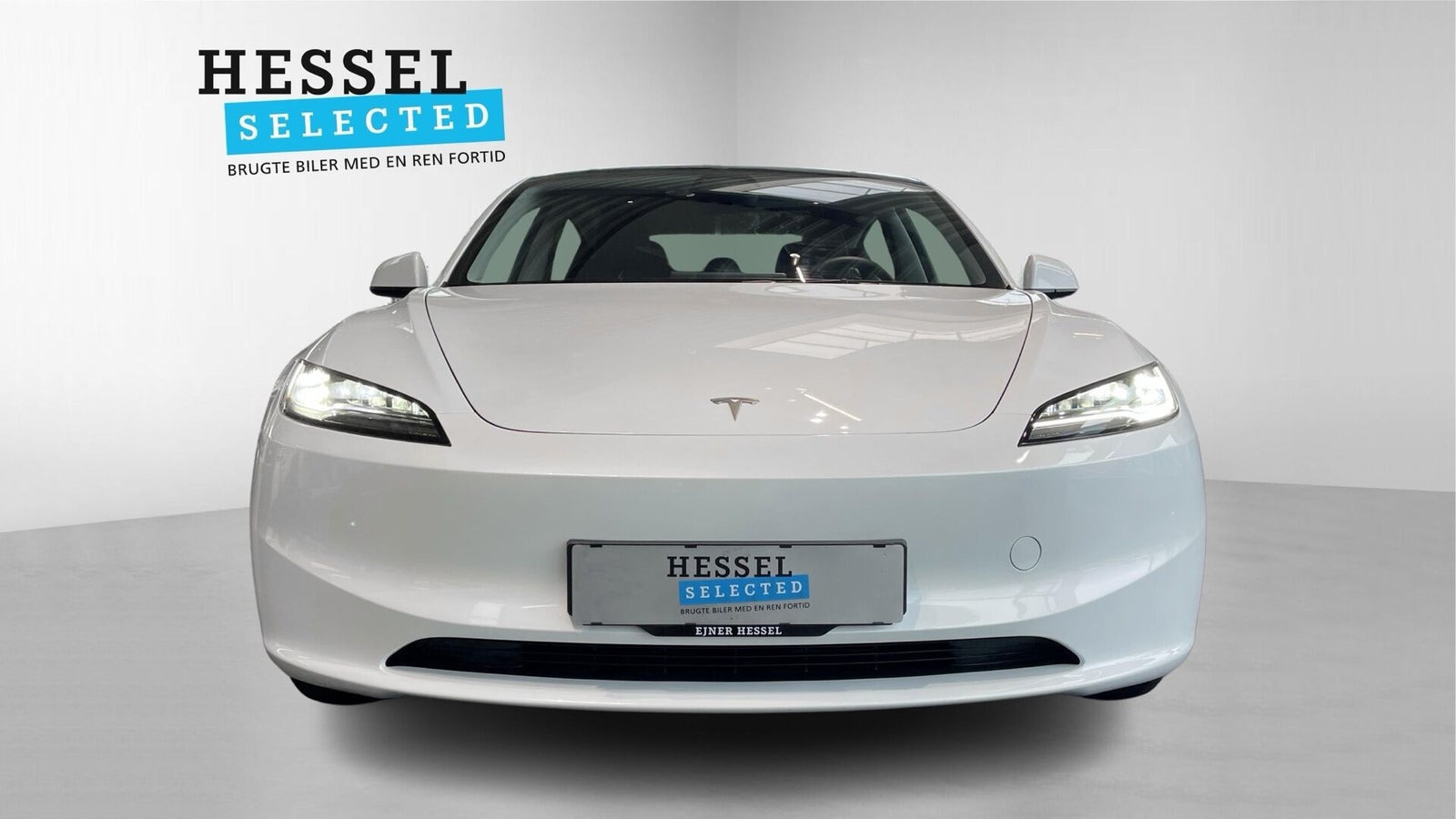 Hvid Tesla Model 3 fra 2024