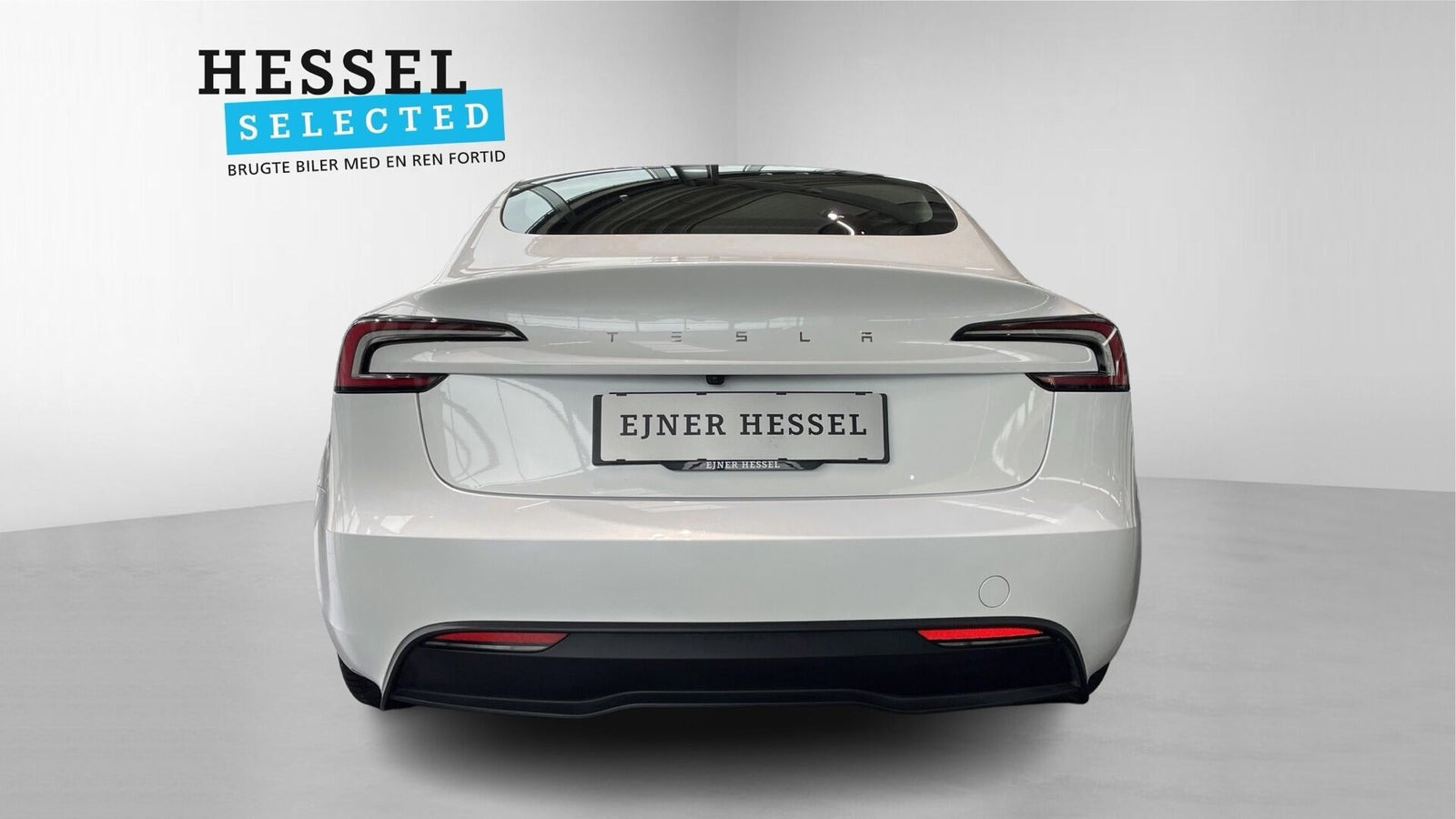 Hvid Tesla Model 3 fra 2024
