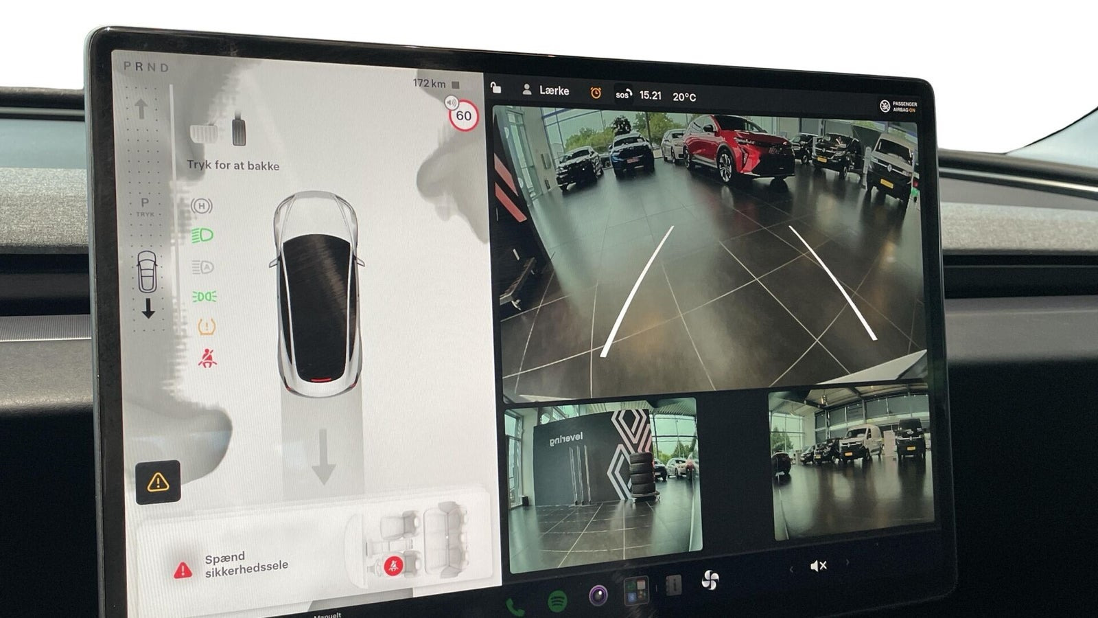 Hvid Tesla Model 3 fra 2024