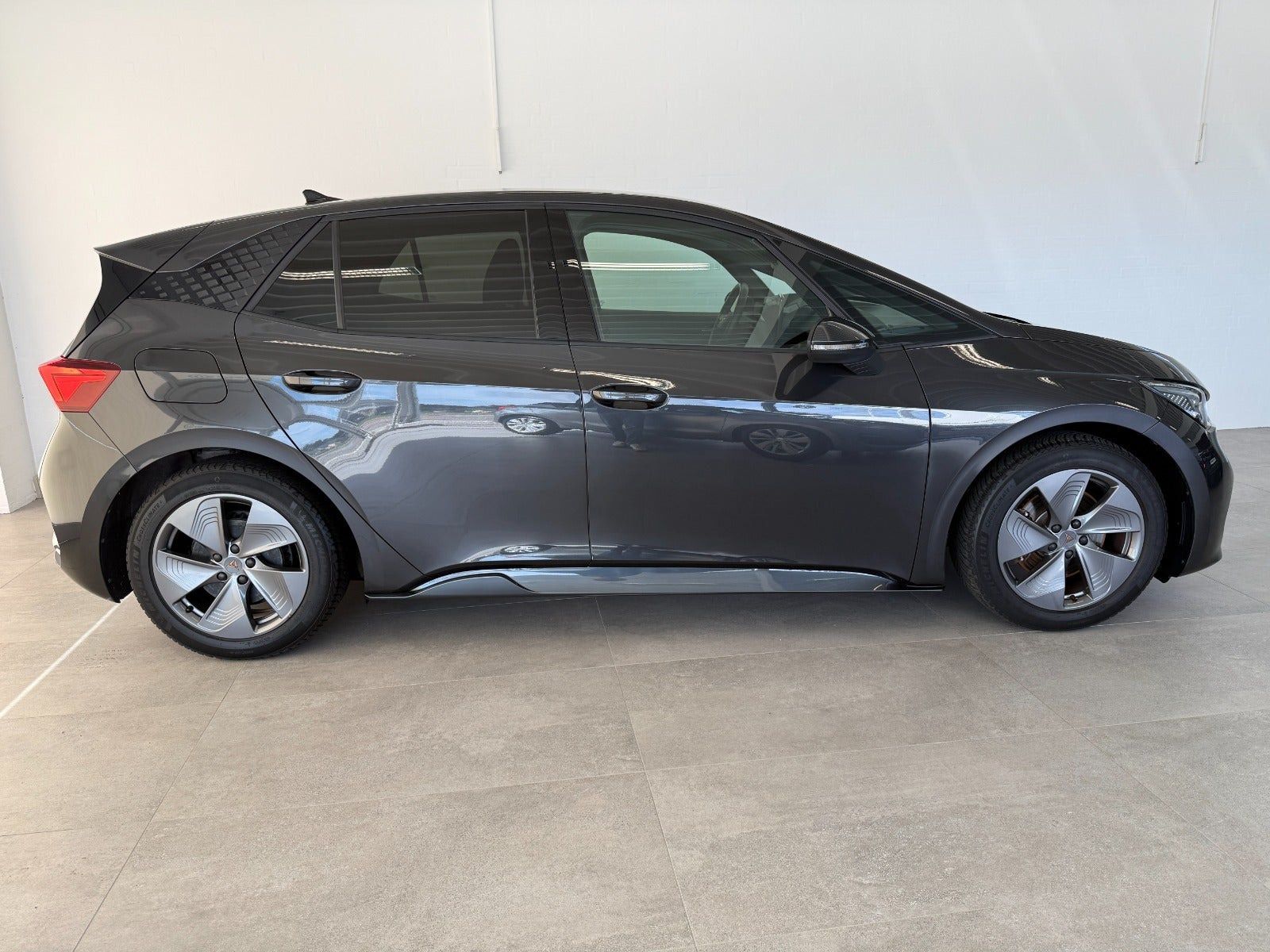 Grå Cupra Born fra 2023