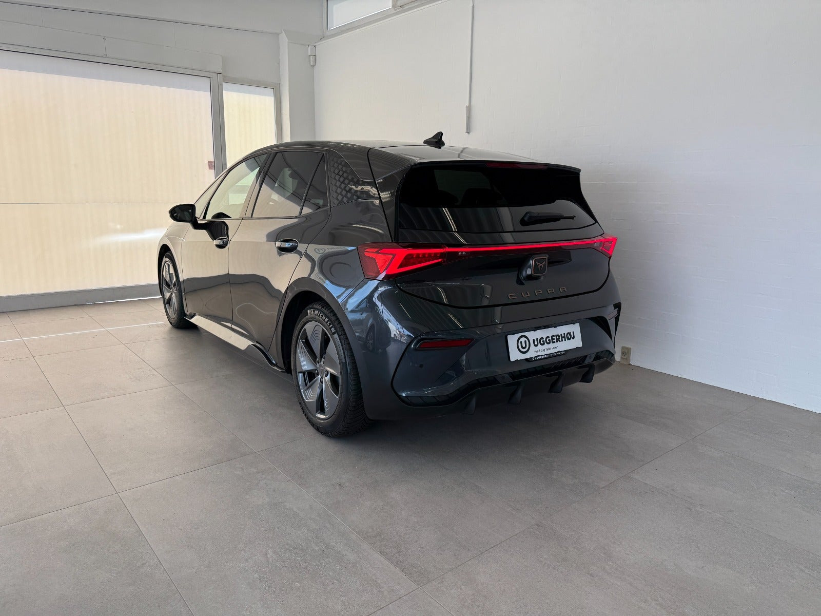 Grå Cupra Born fra 2023