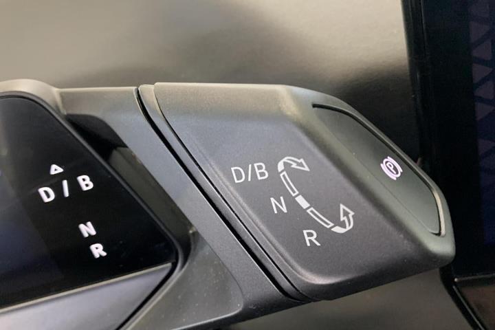 Sølv Cupra Born fra 2023
