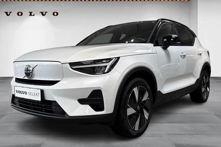 Hvid Volvo XC40 fra 2024 set udefra