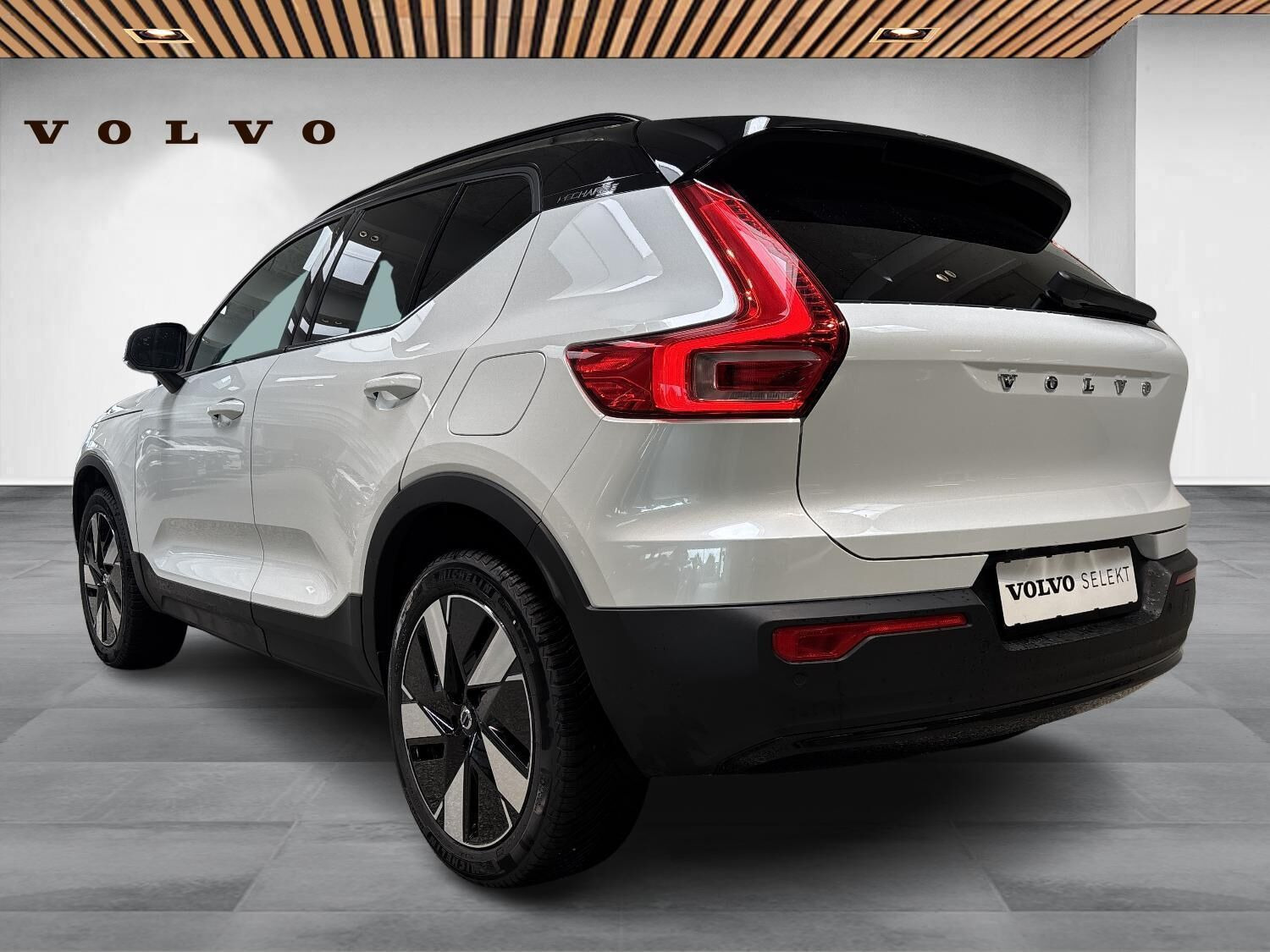 Hvid Volvo XC40 fra 2024