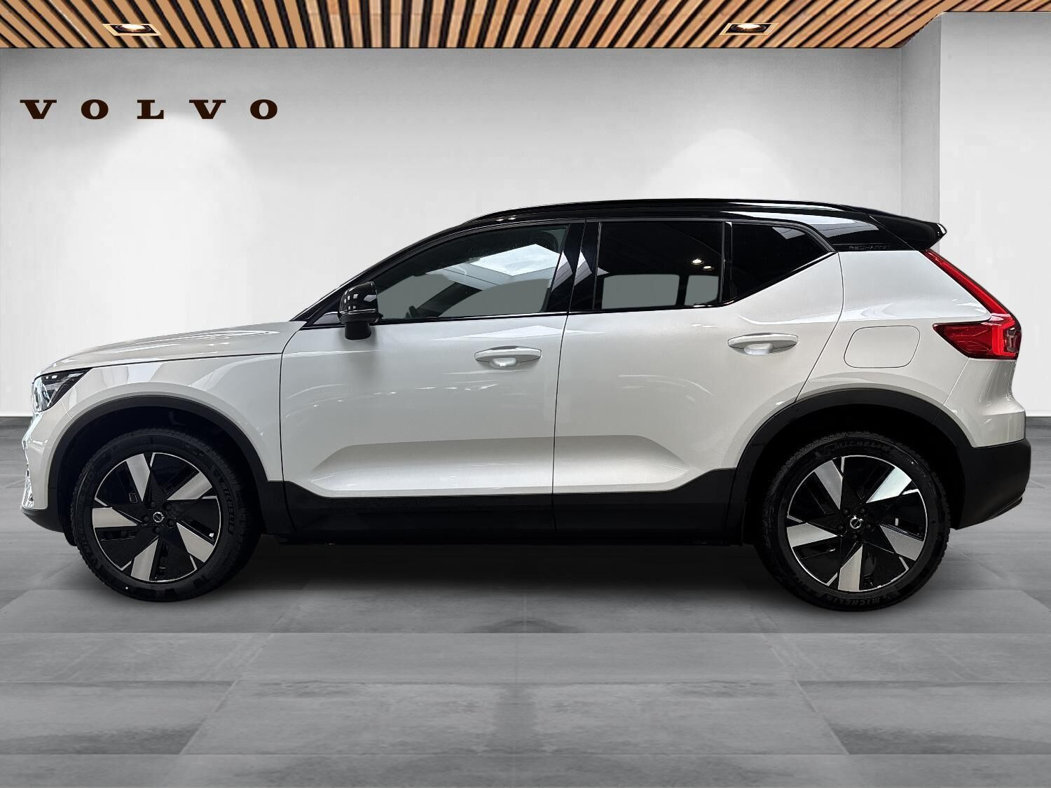 Hvid Volvo XC40 fra 2024