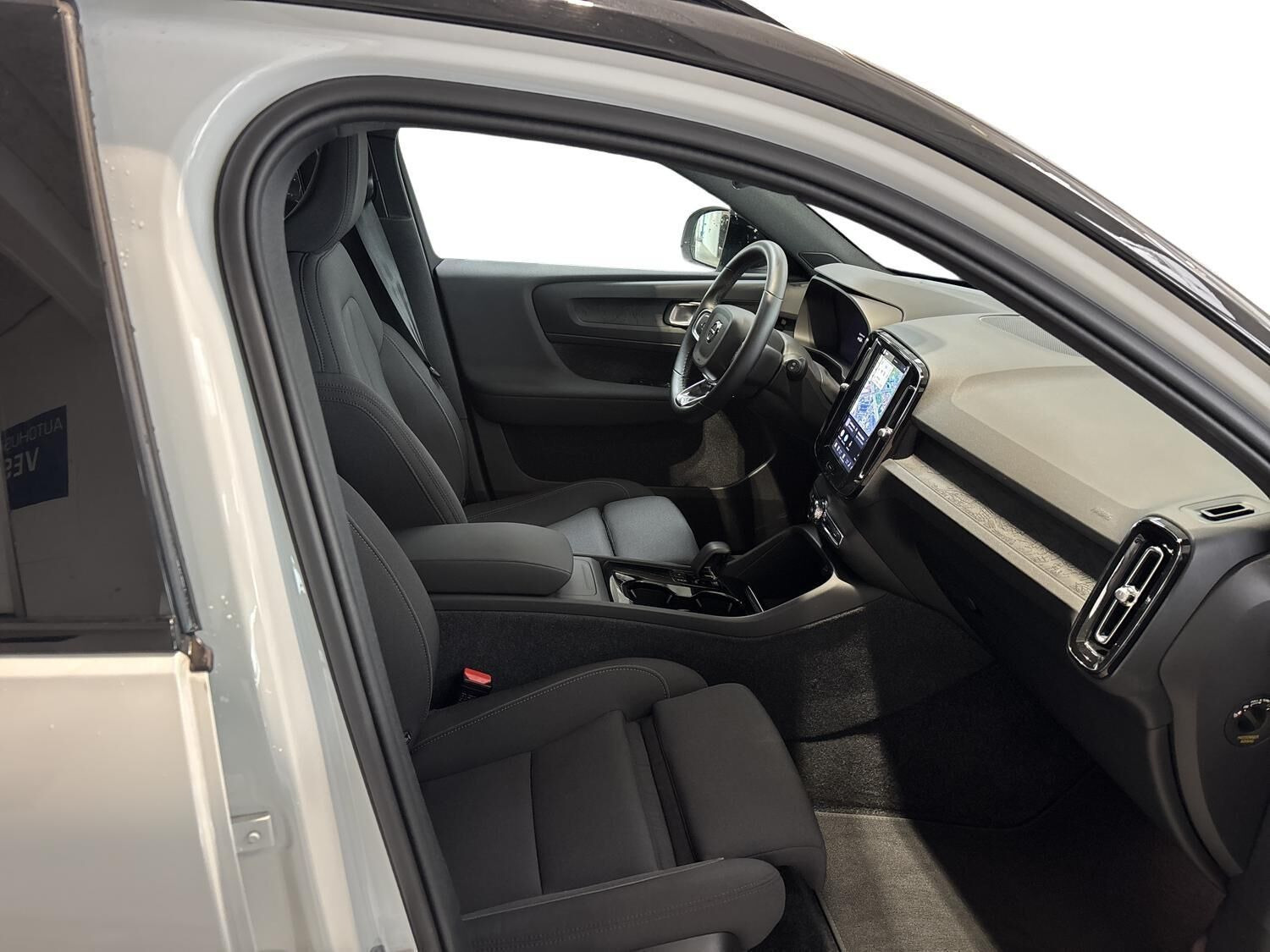 Hvid Volvo XC40 fra 2024