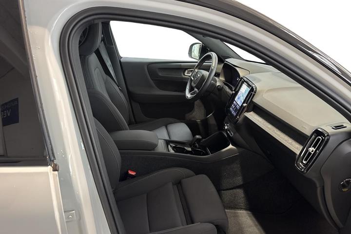 Hvid Volvo XC40 fra 2024