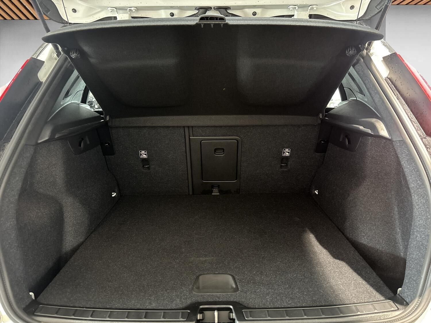 Hvid Volvo XC40 fra 2024