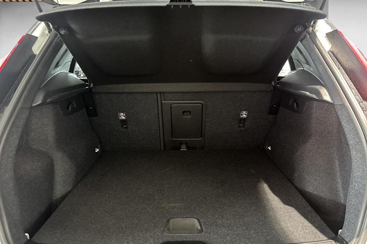 Hvid Volvo XC40 fra 2024