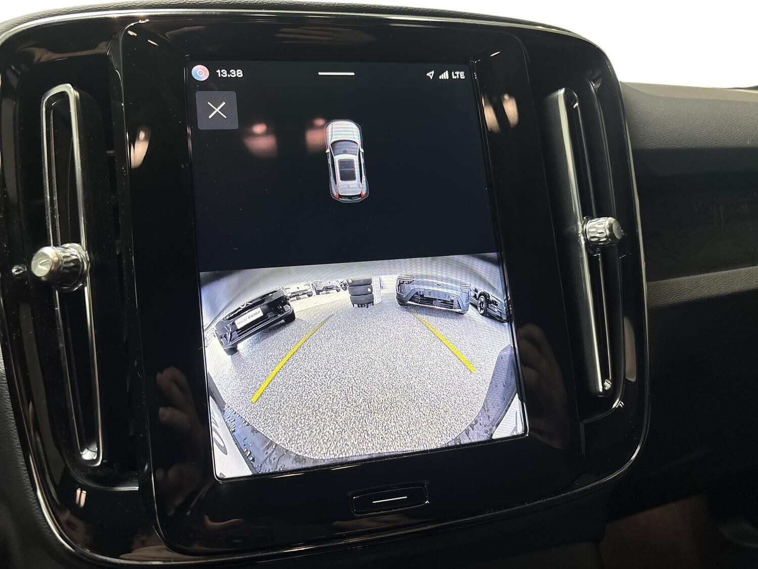 Hvid Volvo XC40 fra 2024