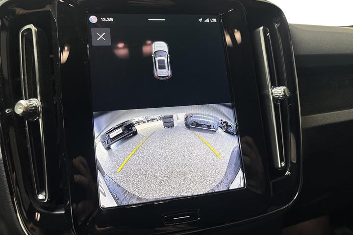 Hvid Volvo XC40 fra 2024