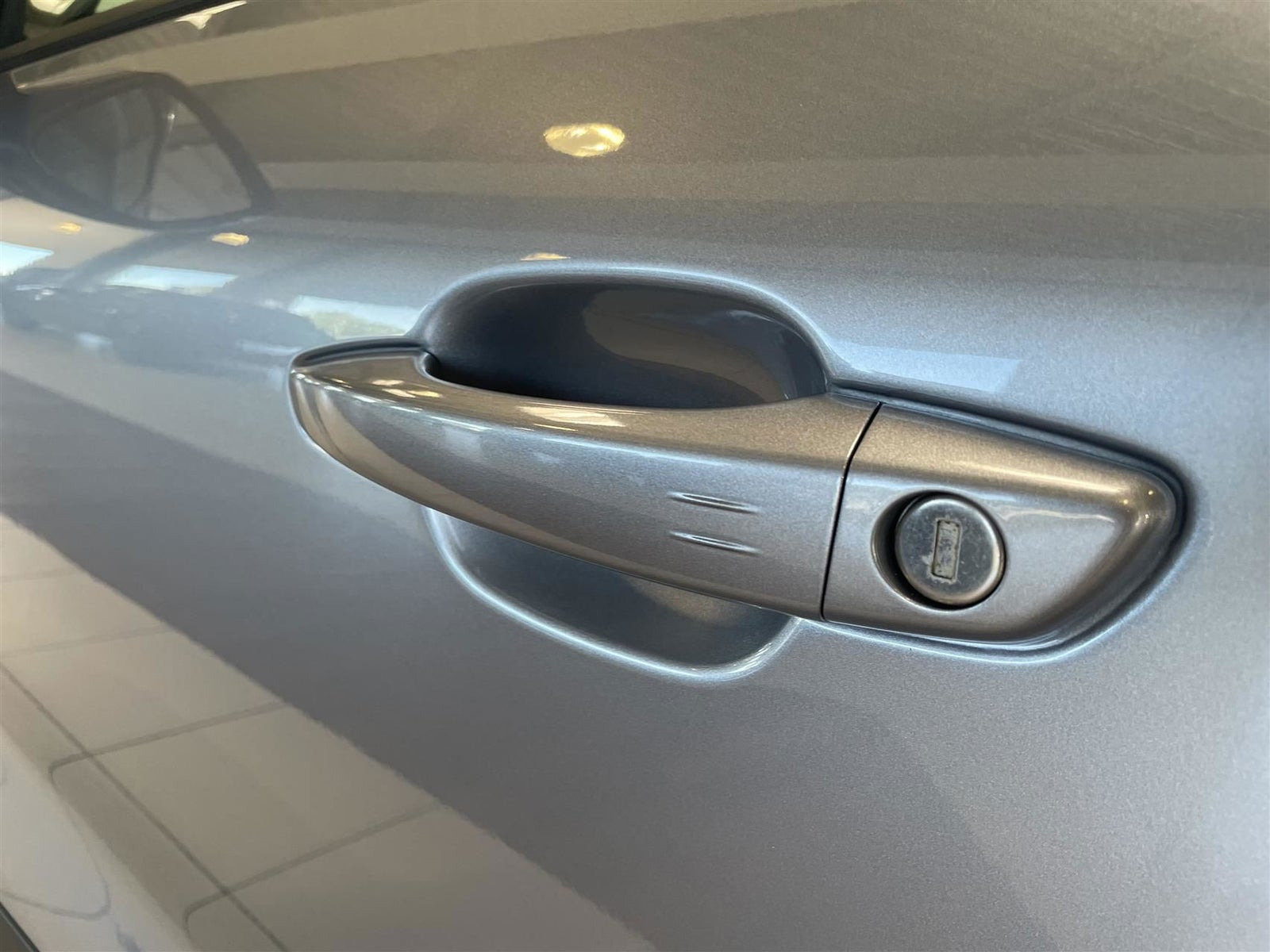 Sølv Opel Mokka-e fra 2023