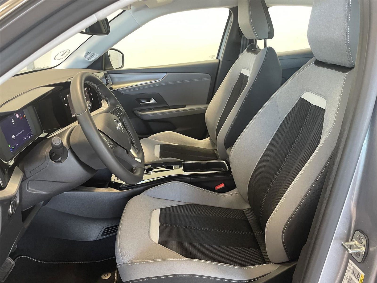 Sølv Opel Mokka-e fra 2023