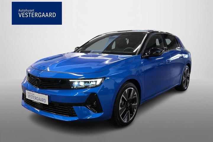 Blå Opel Astra-e fra 2024 set udefra