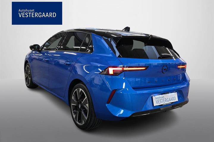 Blå Opel Astra-e fra 2024