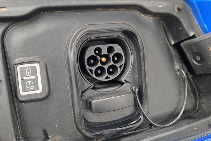 Blå Opel Astra-e fra 2024