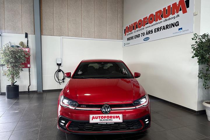 Rød VW Polo fra 2022