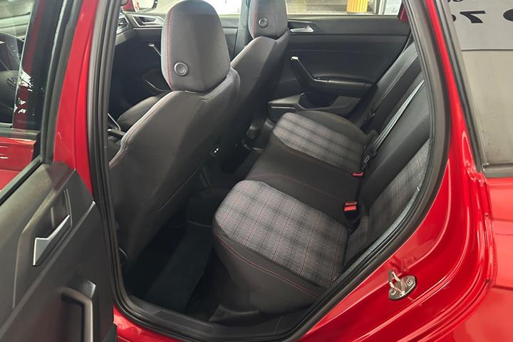 Rød VW Polo fra 2022